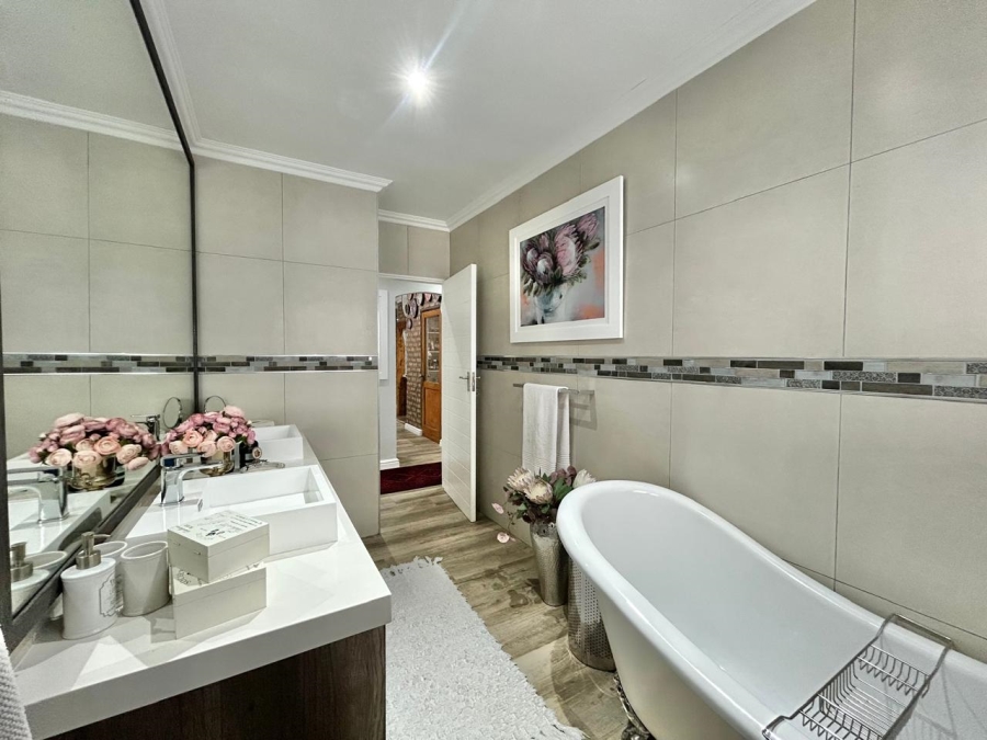 3 Bedroom Property for Sale in Noorsekloof Eastern Cape